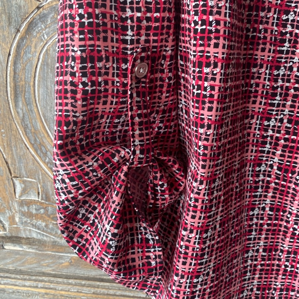 Pink patterned to0- button down - Picture 4 of 5